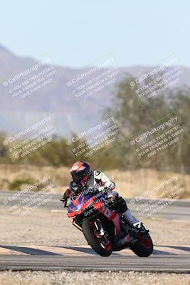 media/Dec-01-2025-Moto Forza (Mon) [[2daa91e15f]]/3-Beginner Group/Session 3 (Turn 3)/